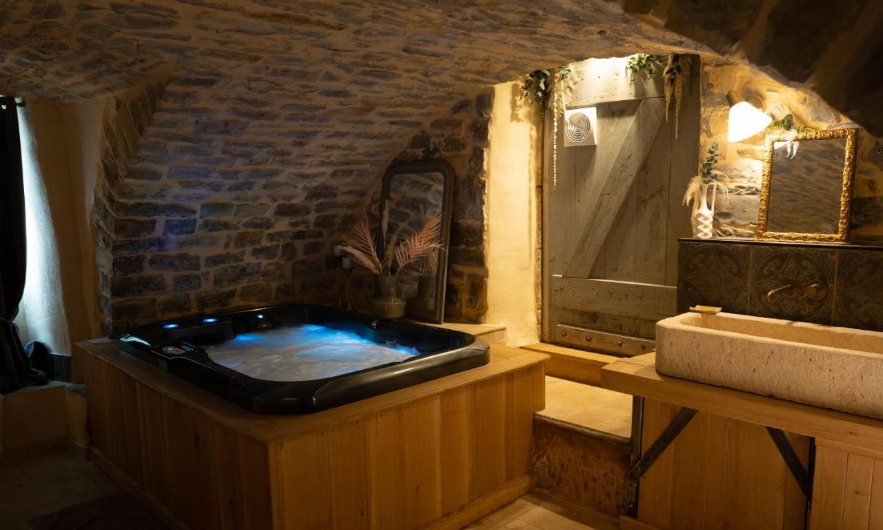 Hebergement Insolite Avec Jacuzzi Privatif Millau Apartment Ngoại thất bức ảnh