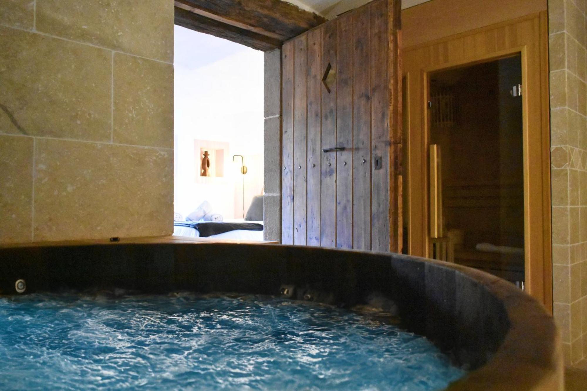 Hebergement Insolite Avec Jacuzzi Privatif Millau Apartment Ngoại thất bức ảnh